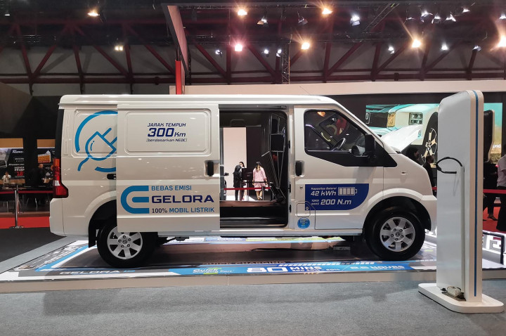 Gelora E memiliki dimensi 4.500mm x 1.680mm x 2.000mm (PxLxT).