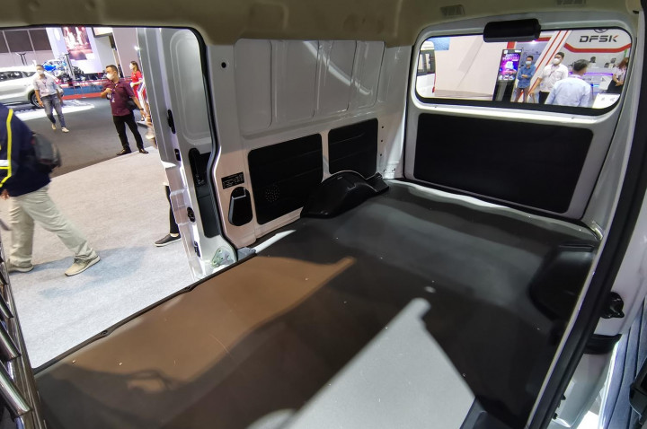 Gelora E model blind van memiliki panjang kabin mencapai 2,63m yang cocok untuk keperluan kargo dan logistik.