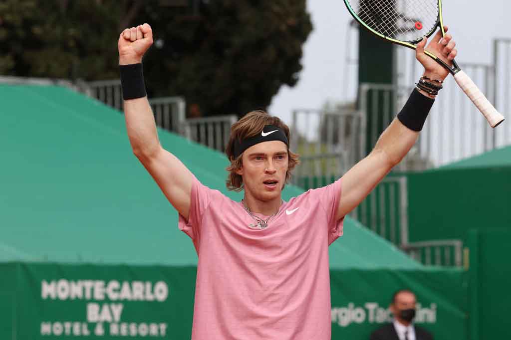 Unggulan enam Andrey Rublev akan menantang Stefanos Tsitsipas di final turnamen Monte Carlo Masters. 