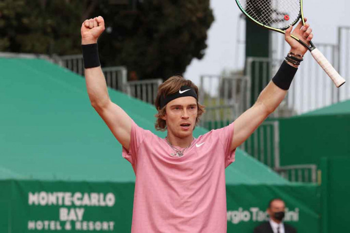 Unggulan enam Andrey Rublev akan menantang Stefanos Tsitsipas di final turnamen Monte Carlo Masters. 