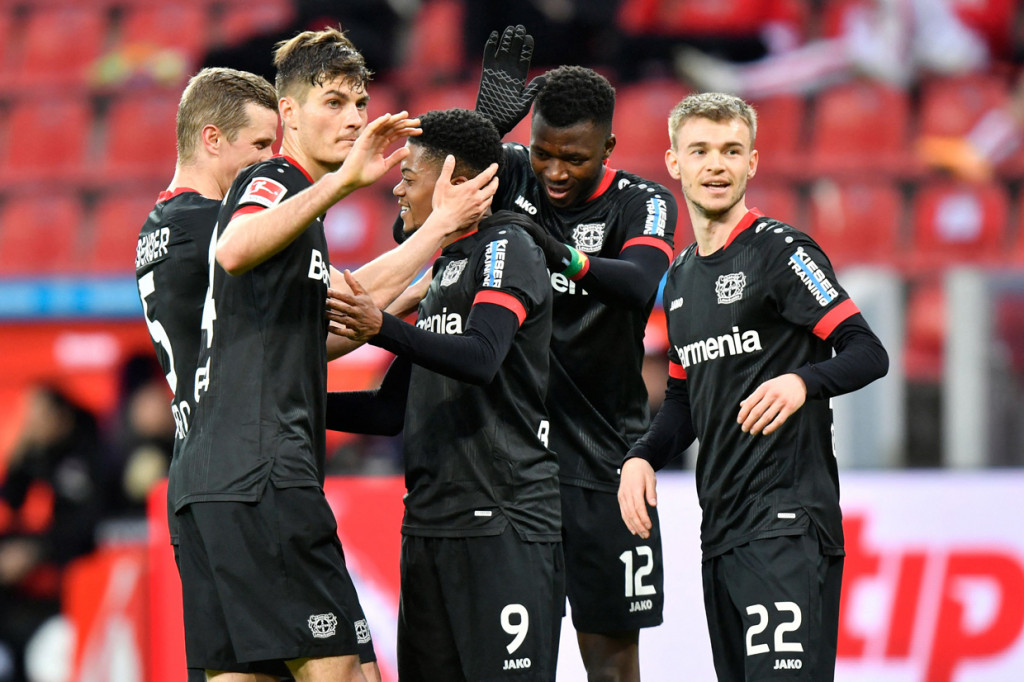 Tambahan tiga angka membuat Leverusen naik ke posisi lima klasemen sementara dengan 47 poin dari 29 pertandingan. Sedangkan Koln terbenam di posisi 17 dengan 23 angka dari 29 laga.