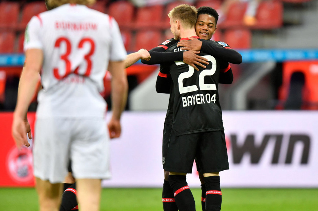 Leverkusen terus membangun gelombang serangan ke jantung pertahanan Koln. Hasilnya, Leverkusen menambah keunggulan pada menit ke-71 lewat gol kedua Bailey.