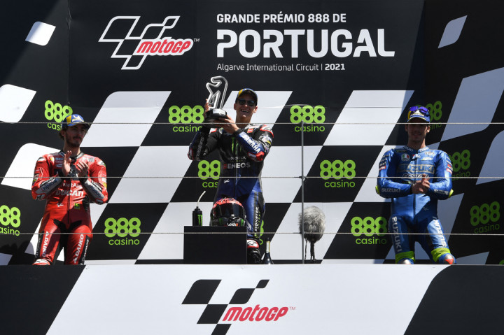 Sementara itu, Marc Marquez, harus puas di posisi ketujuh. Dia sempat menyodok ke rombongan balapan terdepan saat awal-awal balasan, sempat melakukan kontak dengan Joan Mir.