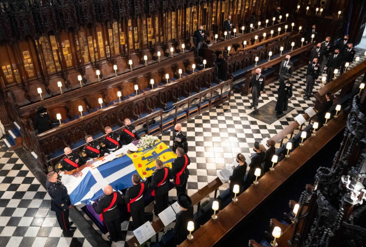 Prosesi pemakaman Pangeran Philip berlangsung dengan sederhana dan khidmat di Kapel St George, London, Sabtu, 17 April 2021, waktu setempat. Pangeran Philip disebut meninggal di usianya yang ke 99 tahun.