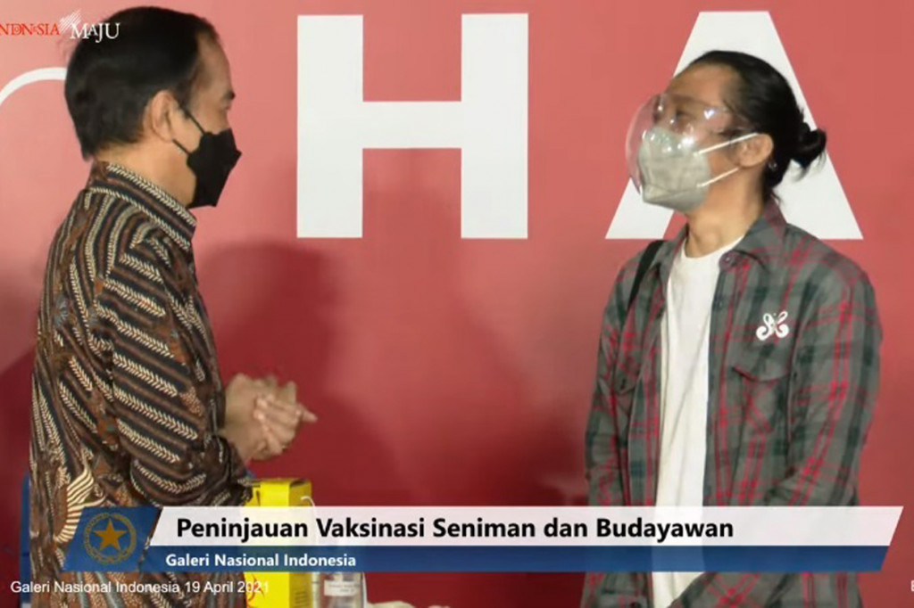 Ada 500 peserta yang hadir,  di antaranya, Cak Lontong,  Bimbim Slank, Widi Mulia AB-Three, penulis Ayu Utami, komedian Polo Srimulat, Wayang Orang Bharata, dan Miss Tjitjih.