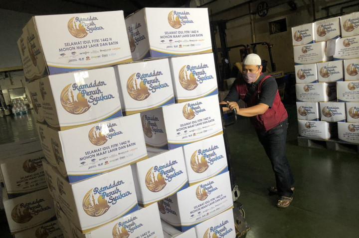 Sementara itu, Direktur Utama Metro TV Don Bosco Selamun mengatakan bingkisan ini bukti komitmen perusahaan kepada karyawan untuk terus berupaya yang terbaik. Ia berharap paket makanan ini bisa bermanfaat.