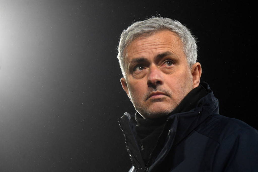 Pelatih yang dikenal dengan julukan The Special One itu meninggalkan klubnya hanya kurang dari sepekan menjelang final Piala Liga versus Manchester City pada Minggu, 25 April 2021, mendatang.