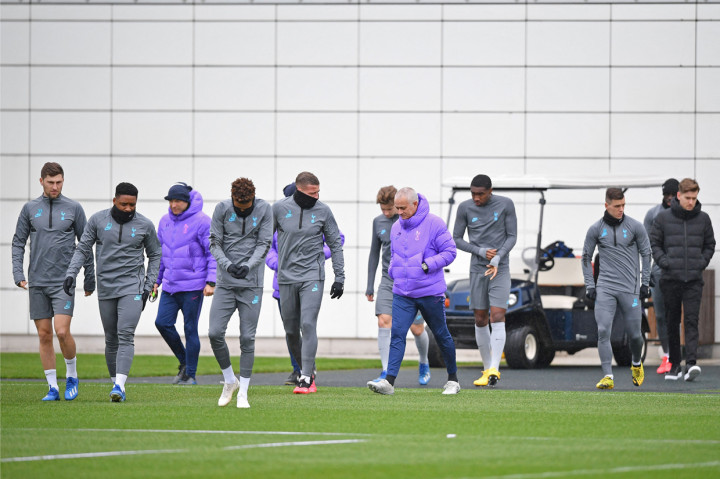 Mourinho sendiri melatih Tottenham Hotspur sejak akhir 2019. Bersama The Special One, Harry Kane dkk dibawanya meraih 44 kemenangan, 19 hasil imbang, dan 23 kekalahan dari 88 laga, dengan persentase kemenangannya mencapai 51,16%.