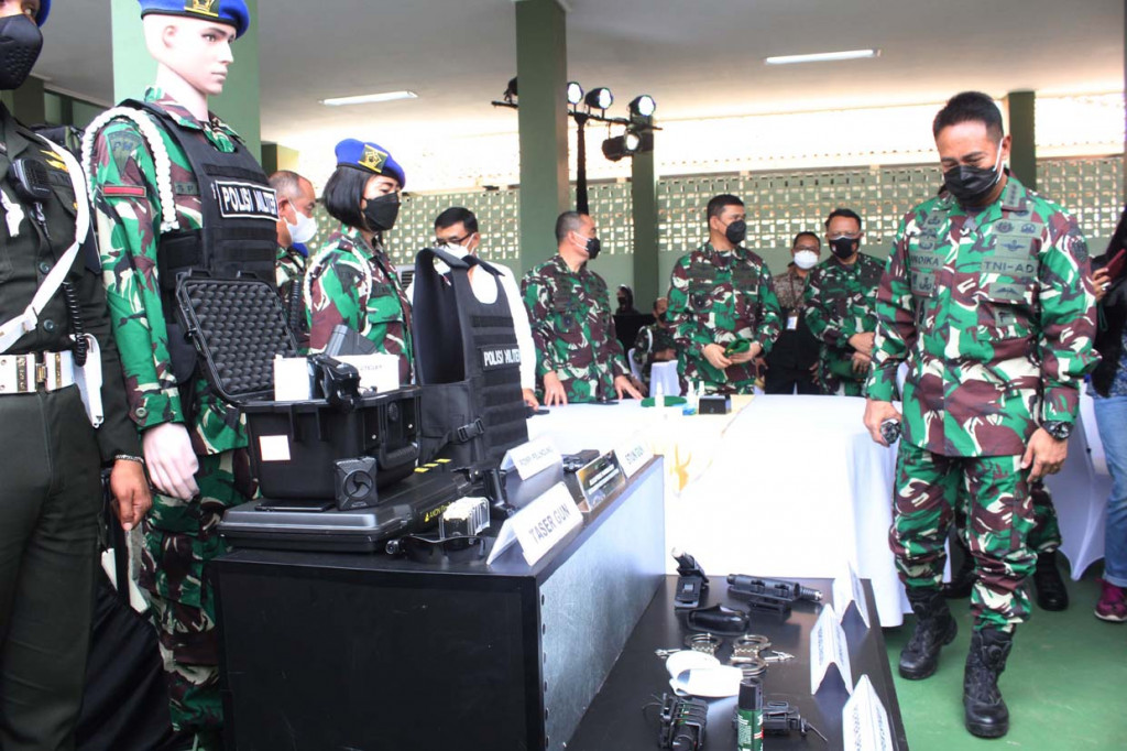 Menurut Andika, ini menjadi kebanggaan TNI AD. Intalasi tahanan tersebut sangat manusiawi, sehingga minim terjadi praktik persekusi dan kekerasan lainnya.