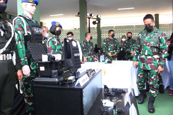 Menurut Andika, ini menjadi kebanggaan TNI AD. Intalasi tahanan tersebut sangat manusiawi, sehingga minim terjadi praktik persekusi dan kekerasan lainnya.