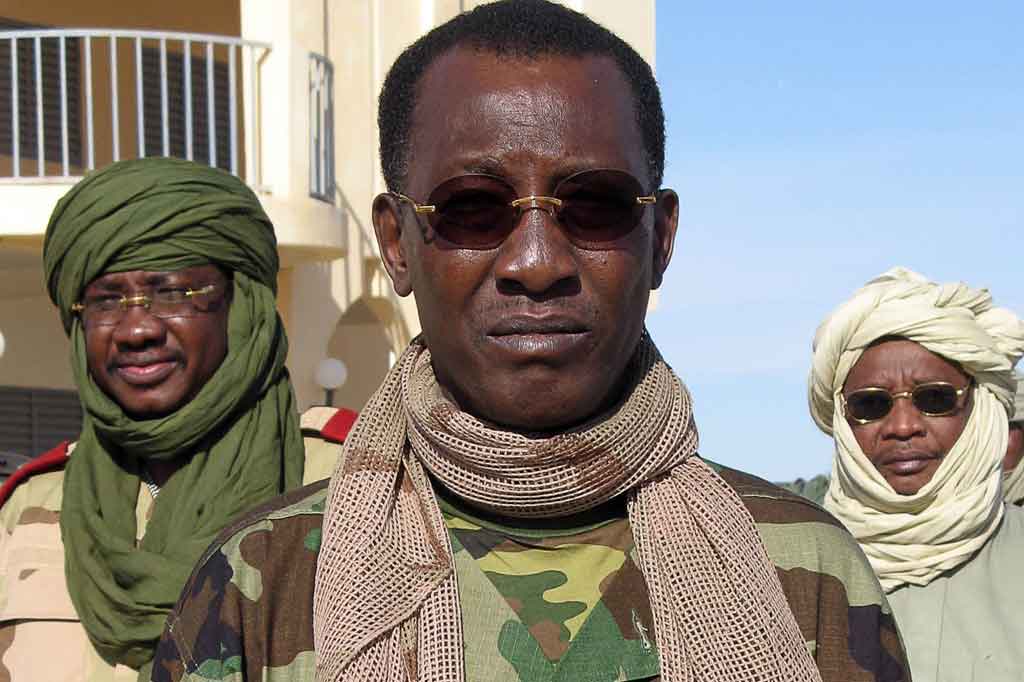 Para menteri dan petinggi militer mengatakan bahwa Deby berada di wilayah itu pada Sabtu, 17 April 2021 dan Minggu, 18 April 2021 setelah pemberontak melancarkan serangan dari pangkalan belakang di Libya pada hari pemilihan, 11 April.