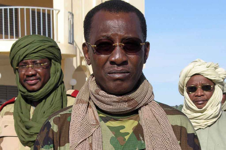 Para menteri dan petinggi militer mengatakan bahwa Deby berada di wilayah itu pada Sabtu, 17 April 2021 dan Minggu, 18 April 2021 setelah pemberontak melancarkan serangan dari pangkalan belakang di Libya pada hari pemilihan, 11 April.