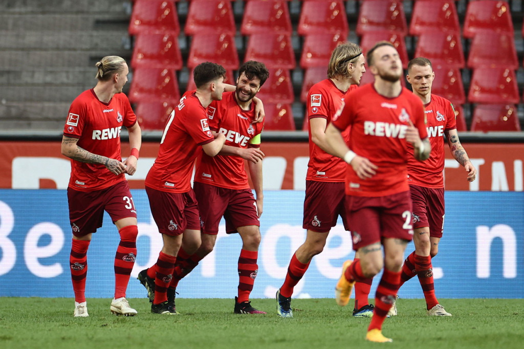 Sementara bagi Koln, hasil ini belum membuat mereka beranjak dari zona degradasi, yakni di posisi 17 dengan 26 poin. 