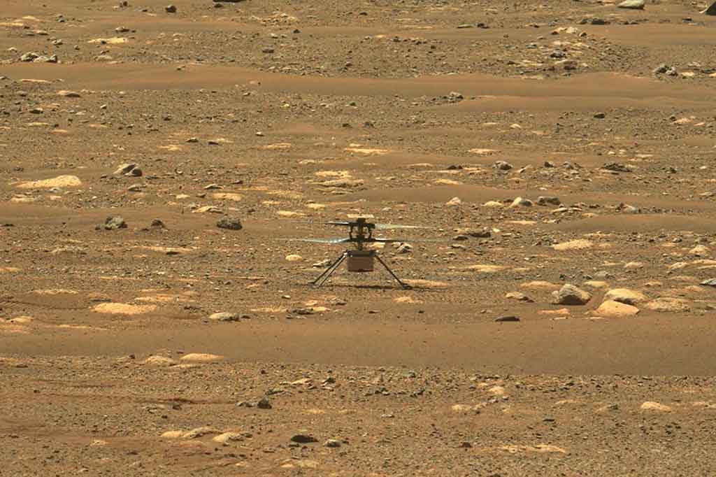 Data dan gambar dari penerbangan tersebut ditransmisikan 173 juta mil (278 juta kilometer) kembali ke Bumi dan diterima oleh jajaran antena darat NASA dan diproses hampir tiga setengah jam kemudian.