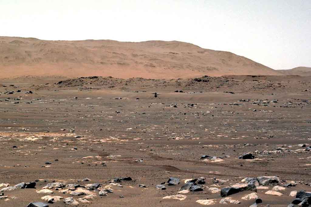 Para insinyur mengawasi layar mereka dengan tegang di Jet Propulsion Laboratory di California, tempat misi tersebut telah direncanakan selama enam tahun terakhir.