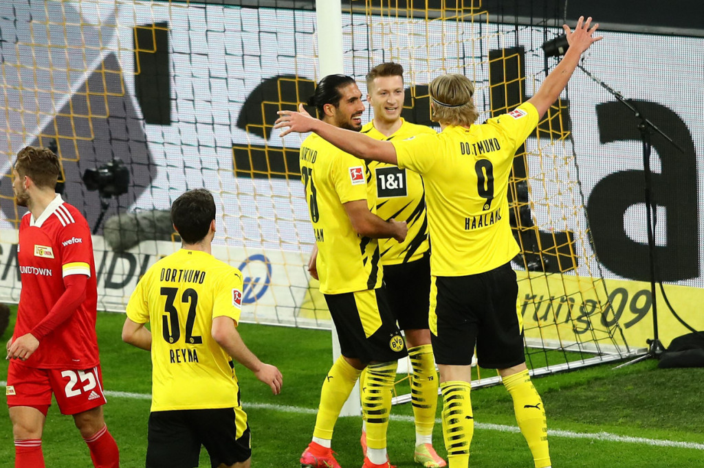 Borussia Dortmund menang meyakinkan 2-0 atas tamunya, Union Berlin, di pertandingan Liga Jerman di Stadion Signal Iduna Park.