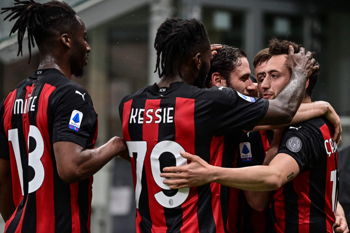 AC Milan berhasil unggul lebih dulu berkat gol dari Hakan Calhanoglu pada menit ke-30.