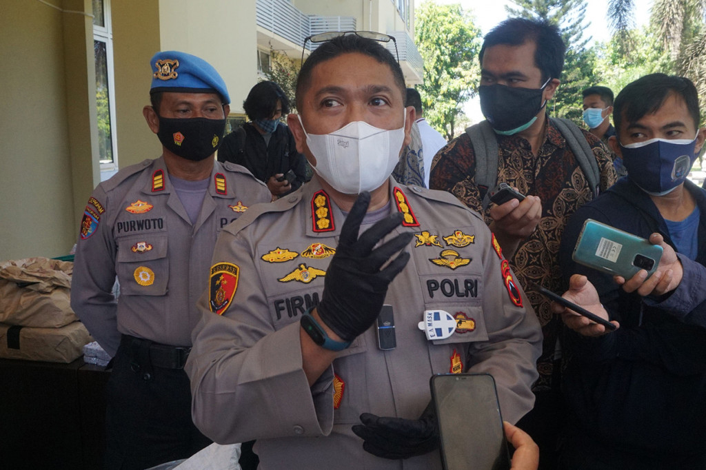 Dalam konferensi pers yang digelar di Mapolresta Banyumas, Kamis, 22 April 2021, Kapolresta Banyumas, Kombes Firman Lukmanul Hakim menjelaskan peredaran gula rafinasi yang tidak sesuai peruntukan konsumsi masyarakat dan kesehatan ini meningkat jelang Lebaran.
