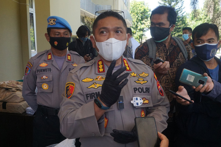 Dalam konferensi pers yang digelar di Mapolresta Banyumas, Kamis, 22 April 2021, Kapolresta Banyumas, Kombes Firman Lukmanul Hakim menjelaskan peredaran gula rafinasi yang tidak sesuai peruntukan konsumsi masyarakat dan kesehatan ini meningkat jelang Lebaran.