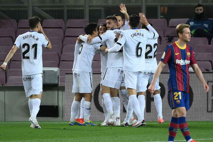 Namun keunggulan tuan rumah tidak bertahan lama. Empat menit berselang tim tamu berhasil menyamakan kedudukan. Gol berawal dari umpan Marc Cucurella dari sisi kiri yang disambar Angel Rodriguez. Bola mengenai Clement Lenglet dan berbelok arah serta mengecoh Marc-Andre ter Stegen untuk membuat kedudukan menjadi 1-1.