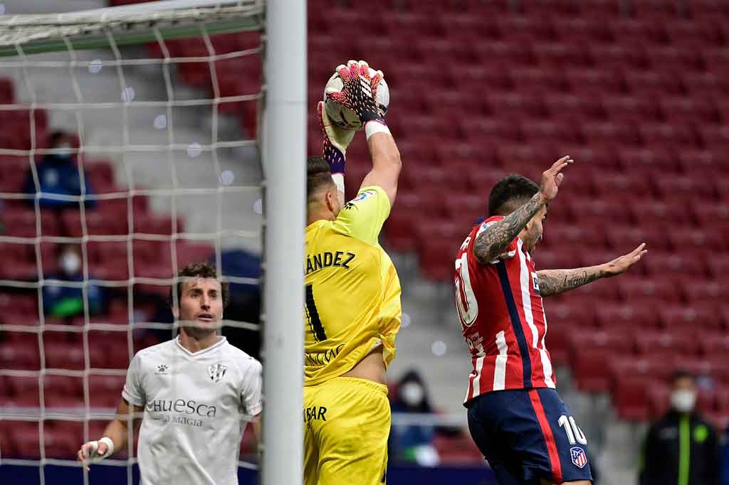 Fernandez lagi-lagi berhasil menggagalkan peluang tuan rumah untuk mencetak gol. Pada menit ke-59 tembakan Renan Lodi yang mengarahkan ke pojok gawang bisa dimentahkan oleh Fernandez.