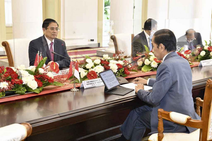 Dalam pertemuan tersebut, Jokowi dan Pham Minh Chinh membahas empat hal, yakni isu kesehatan, kerja sama ekonomi, Zona Ekonomi Eksklusif serta perkembangan kondisi Myanmar.
