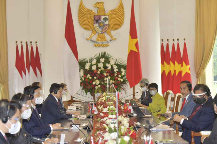 PM Vietnam juga mengapresiasi Indonesia yang telah menginisiasi pertemuan para pemimpin ASEAN (ASEAN Leaders Meeting) pada Sabtu, 24 April 2021 guna menentukan solusi menyelesaikan krisis politik di Myanmar.