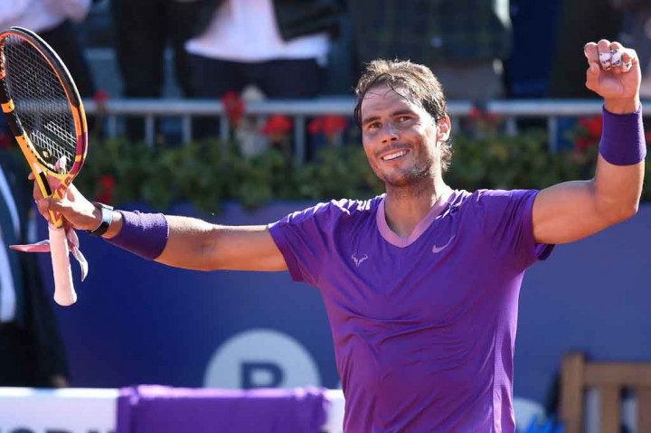 Rafael Nadal melakukan selebrasi usai memastikan diri melangkah ke semifinal turnamen tenis Barcelona Open di Barcelona, Jumat, 23 April 2021 waktu setempat.