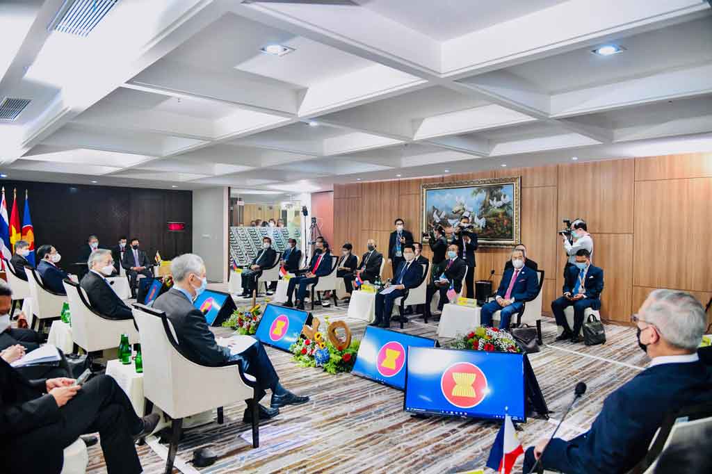 Penyelenggaraan ASEAN Leaders Meeting tersebut diharapkan dapat mencapai kesepakatan mengenai langkah-langkah yang baik bagi rakyat Myanmar dan membantu Myanmar untuk dapat keluar dari situasi saat ini.