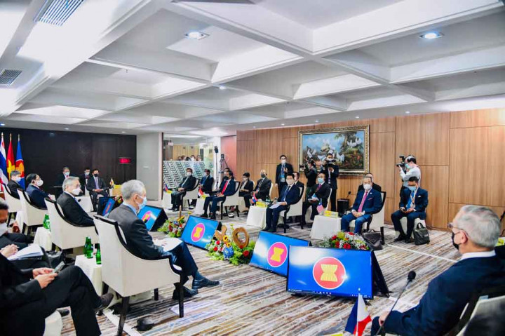 Penyelenggaraan ASEAN Leaders Meeting tersebut diharapkan dapat mencapai kesepakatan mengenai langkah-langkah yang baik bagi rakyat Myanmar dan membantu Myanmar untuk dapat keluar dari situasi saat ini.