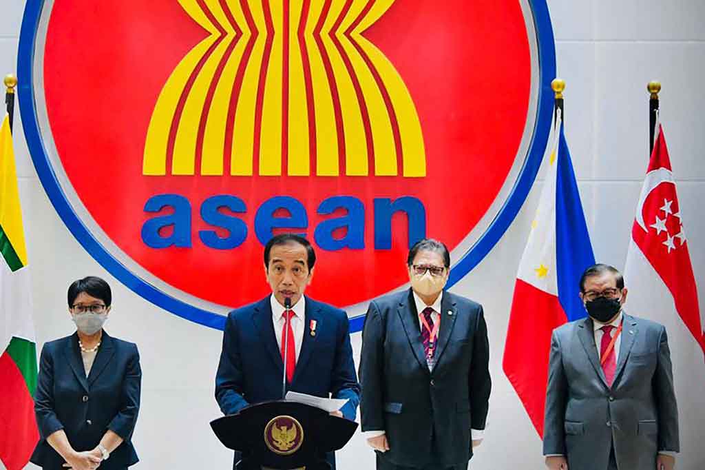 Presiden Jokowi menyebutkan ada tiga hal yang diminta Indonesia kepada pemimpin militer Myanmar.