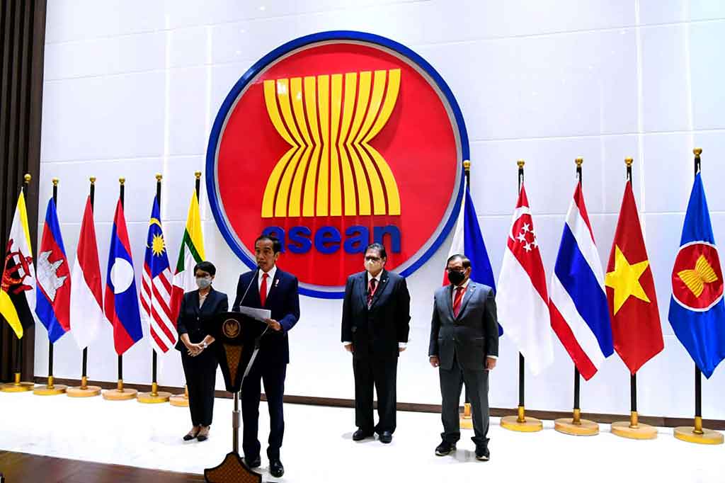 Pada saat yang sama semua pihak harus menahan diri sehingga ketegangan dapat diredakan.