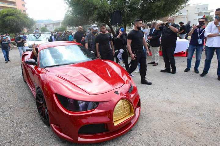 Mobil sport merah dengan pintu kupu-kupu - yang diberi nama 'Quds Rise', menggunakan nama Arab Yerusalem - tersebut adalah proyek pengusaha Palestina kelahiran Lebanon Jihad Mohammad.