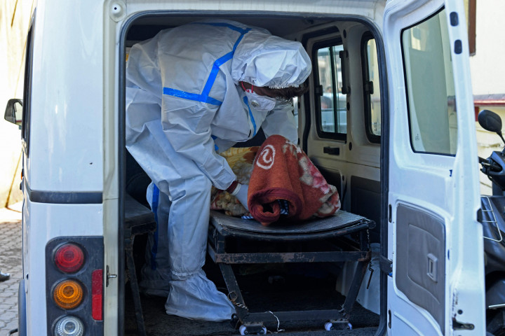 Dari jumlah kasus Covid-19, sebanyak tiga juta kasus ditambahkan hanya dalam dua pekan terakhir.