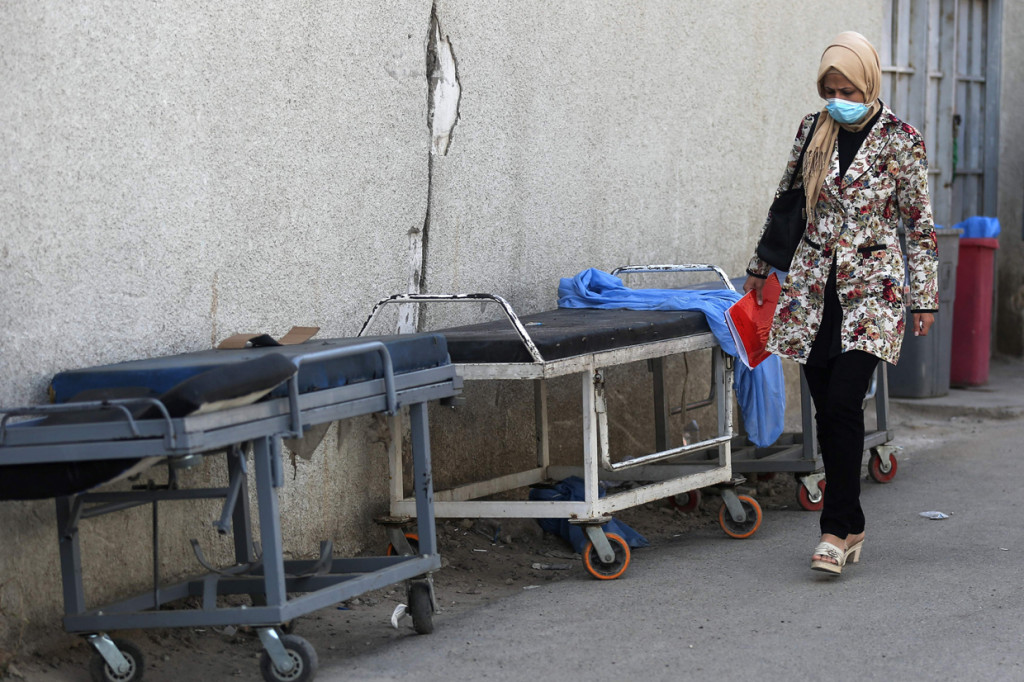 Sistem perawatan kesehatan Irak kian sulit usai krisis korona (Covid-19) melanda negara perang tersebut.