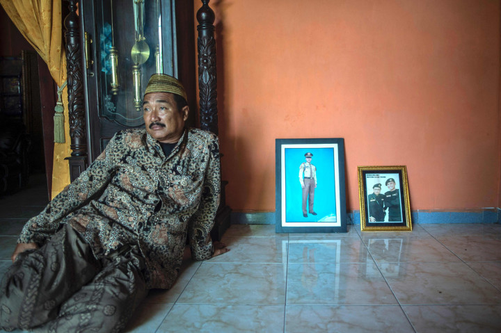 Lettu Imam Adi merupakan putra pertama dari tiga saudara pasangan dari Edy dan Ummi.