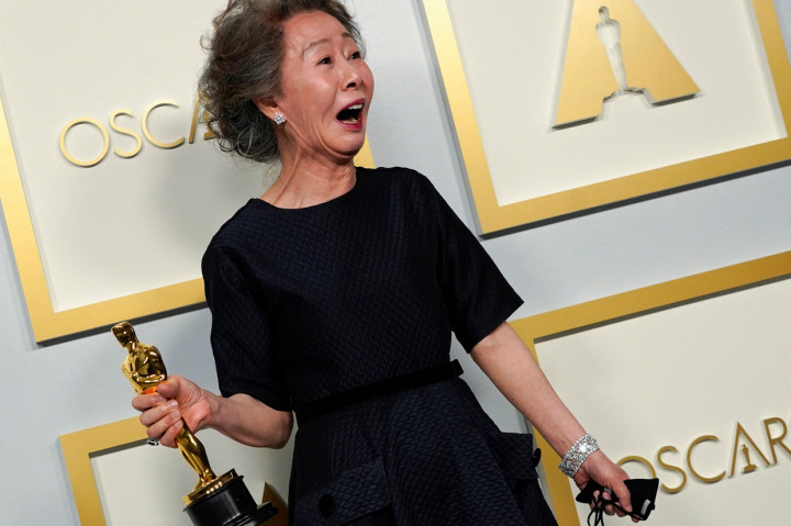 Minari sendiri merupakan film karya sutradara Lee Isaac Chung, film ini diangkat dari pengalaman nyata Lee Isaac Chung sebagai seorang keturunan Korea-Amerika, sebagai keluarga imigran. Judul Minari sendiri dipilih sebagai metafor atas perjuangan para imigran. Minari adalah tanaman yang jadi bagian penting dalam kuliner Korea. Tanaman ini terkenal tangguh, dapat tumbuh di berbagai iklim dan jenis tanah.