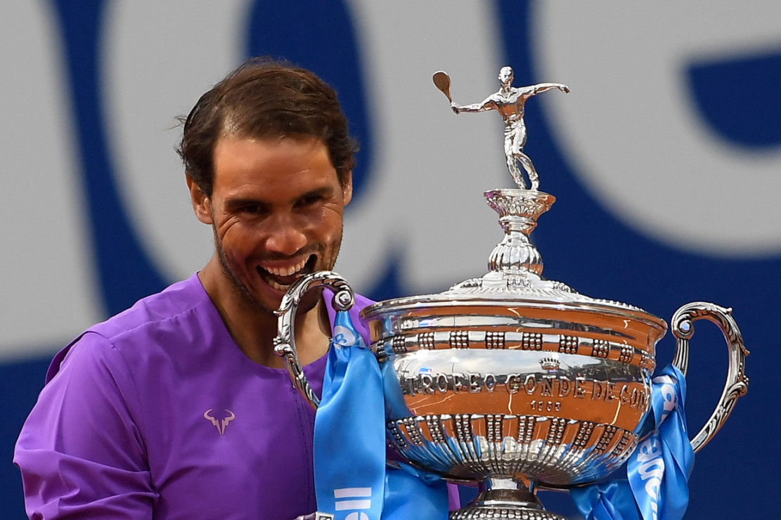 Tundukkan Tsitsipas, Rafael Nadal Juara Barcelona Open ...