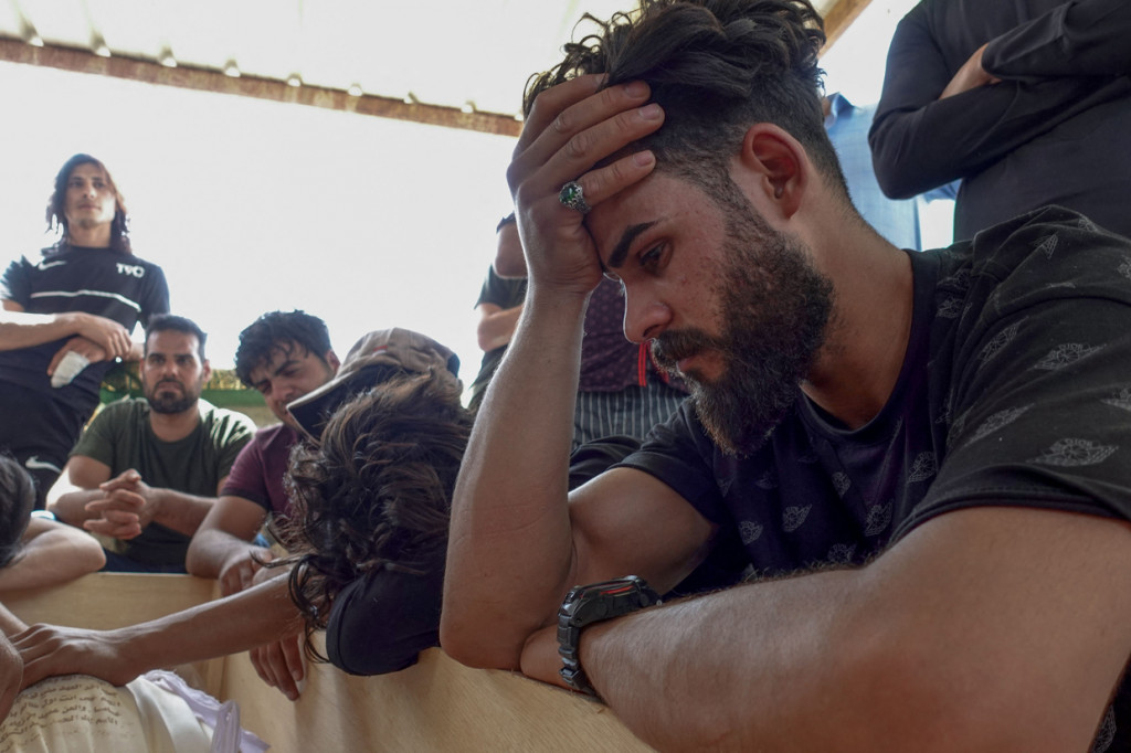 Sementara itu, Komisi Hak Asasi Manusia Irak mengatakan 28 korban tewas di antaranya adalah pasien yang harus melepas ventilator untuk menghindari api.