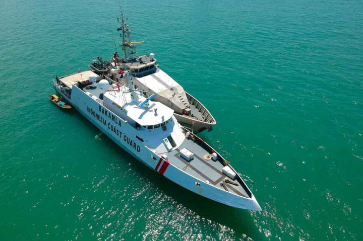 Badan Keamanan Laut (Bakamla) RI menjemput dua nelayan Batam yang sempat ditahan Malaysia, karena memasuki wilayah perairan Negara Jiran itu saat mencari ikan.