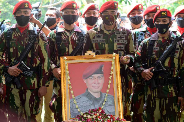 Sepanjang konflik keamanan Papua terjadi, baru kali ini seorang perwira tinggi TNI menjadi korban dalam kontak senjata dengan organisasi separatis yang lebih kondang disebut kelompok kriminal bersenjata.