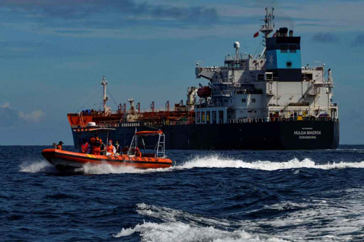 Selanjutnya, kapal tanker MT Hulda Maersk berbendera Denmark dari Port Klang, Malaysia kembali melanjutkan perjalanan menuju Terusan Suez.