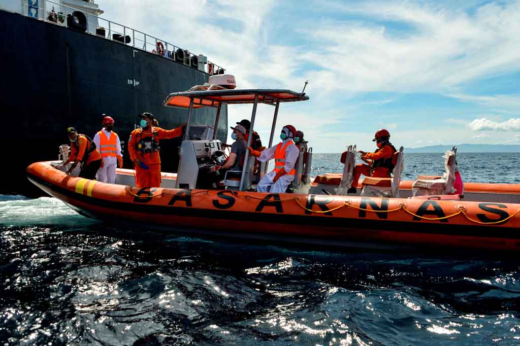 ABK Alexander Melnik, warga Rusia yang menderita penyakit serius pada lambungnya itu selanjutnya dibawa ke rumah sakit Banda Aceh untuk perawatan intensif.