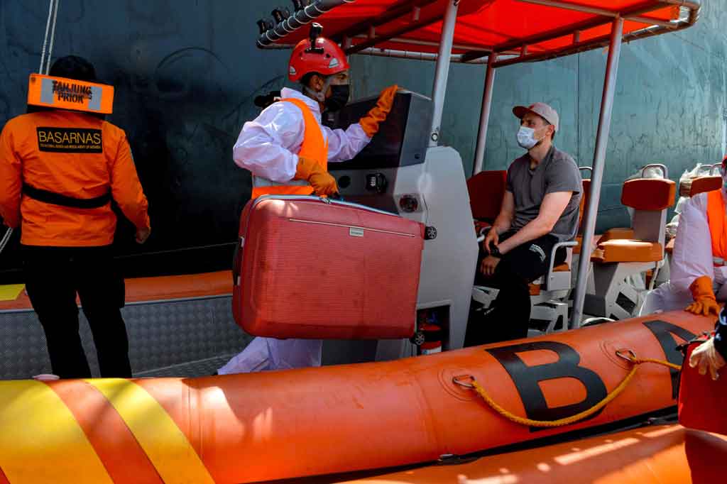 Evakuasi berlangsung di Selat Benggala, di perairan antara Pulau Weh, Kota Sabang dengan Kepulauan Pulo Aceh, Kabupaten Aceh Besar. Evakuasi menggunakan dua perahu karet jenis RIB dari Pelabuhan Ulee Lheue.