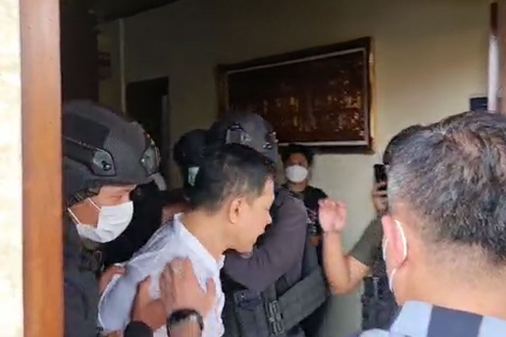 Penangkapan Munarman dibenarkan Kepala Divisi Humas Polri Komjen Pol Argo Yuwono. 