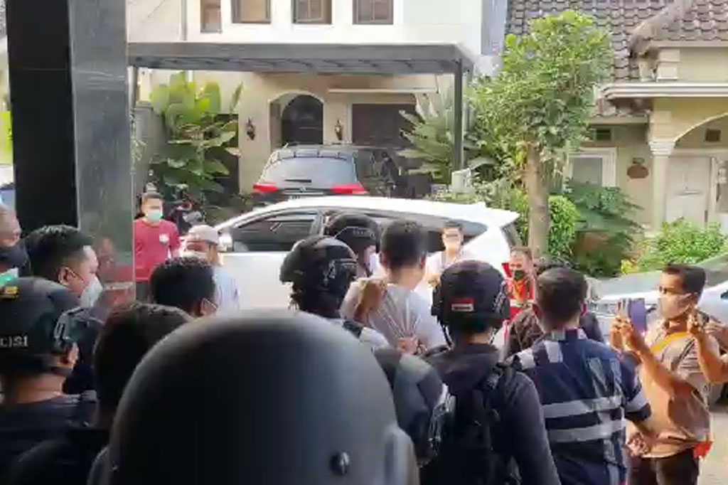Hal serupa juga disampaikan Kepala Bagian Penerangan Umum (Kabagpenum) Kombes Ahmad Ramadhan. Dia mengatakan bahwa Munarman terlibat tiga kegiatan baiat. 