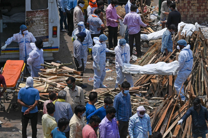 Jumlah kasus infeksi Covid-19 melonjak di negara Asia Selatan itu, laju pertumbuhannya menjadi yang tercepat di dunia Pada Minggu, 25 April 2021, negara itu mencatat lebih dari 350.000 kasus Covid-19 baru. 