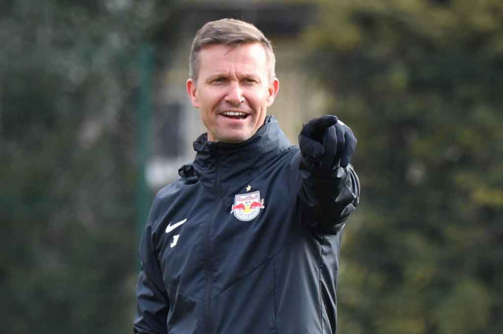 Mantan asisten pelatih tim nasional pria AS, Marsch telah lama menjadi bintang baru dalam jaringan sepak bola global Red Bull yang luas. Pekerjaan di Leipzig akan menjadi yang ketiga untuk bertanggung jawab atas klub yang didukung Red-Bull, setelah tiga tahun memimpin New York Red Bulls dan dua tahun di Salzburg.