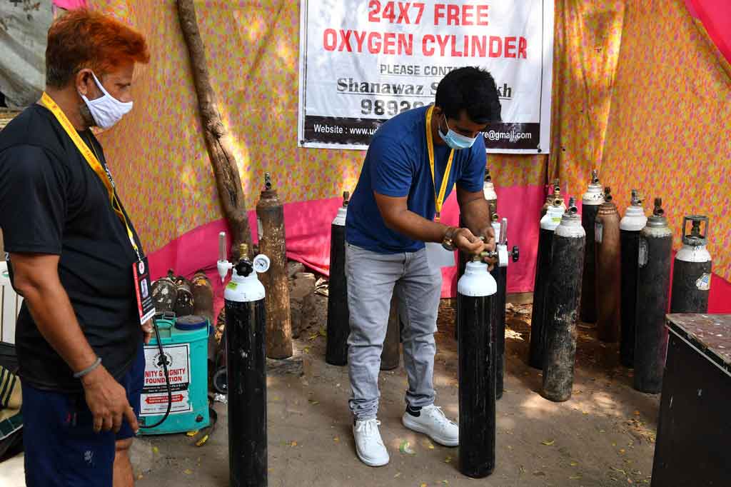 Shahnawaz Shaikh menjual SUV-nya tahun lalu untuk memulai skema pasokan oksigen yang saat ini terus menyelamatkan nyawa di tengah pandemi virus korona.