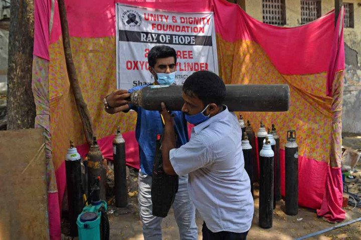 
Dia mengatakan inisiatifnya untuk memasok oksigen gratis kepada mereka yang membutuhkan dimulai saat gelombang pertama covid, ketika sepupu temannya meninggal karena covid-19. 